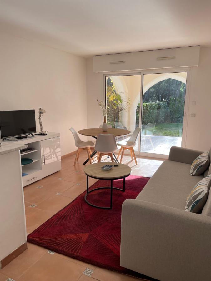 2 Pieces Saint Raphael Renove, Classe 4 Etoiles, 100 M Plages, Piscine, Tennis, Parc, Terrasse, Jardin Privatif Exterior foto